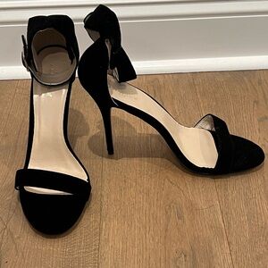 Size 13 women’s black velvet strappy heels NWOT